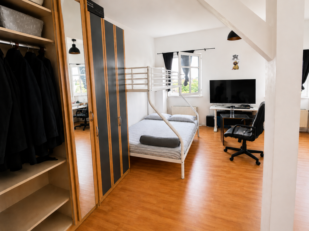Friends Room for Two – Waldstraße, 10551 Berlin I 173-04/01