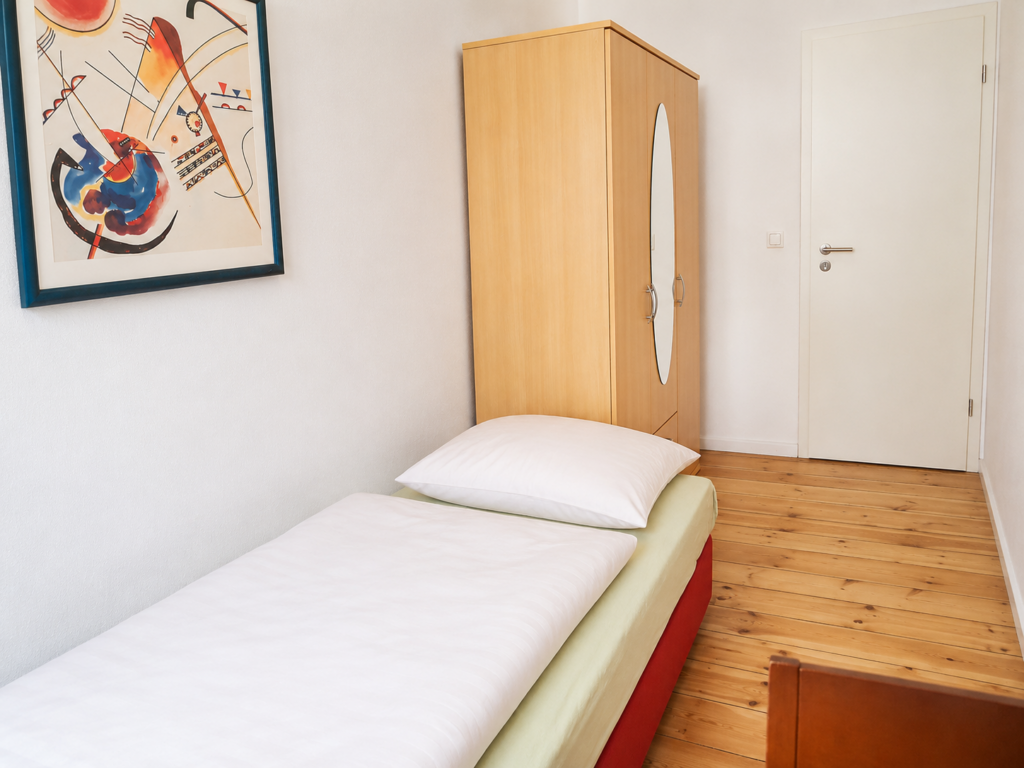 Private Room - Meyerheimstraße, 10439 Berlin I 18-02