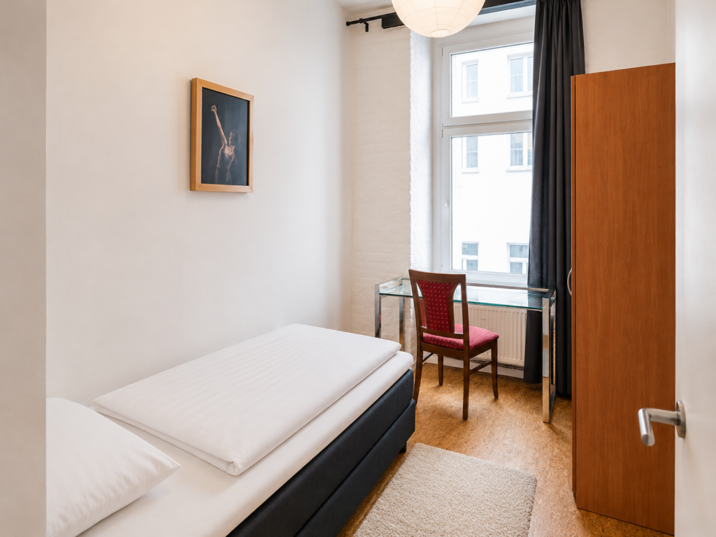 Private Rooms - Richardstraße, 12043 Berlin I 143-03