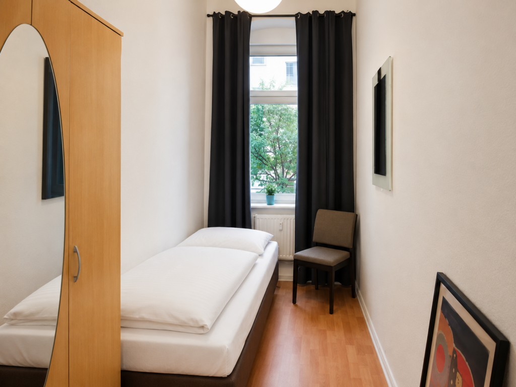 Private Room - Thulestraße, 13189 Berlin I 32-03