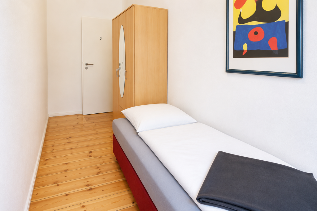 Private Room - Meyerheimstraße, 10439 Berlin I 18-03