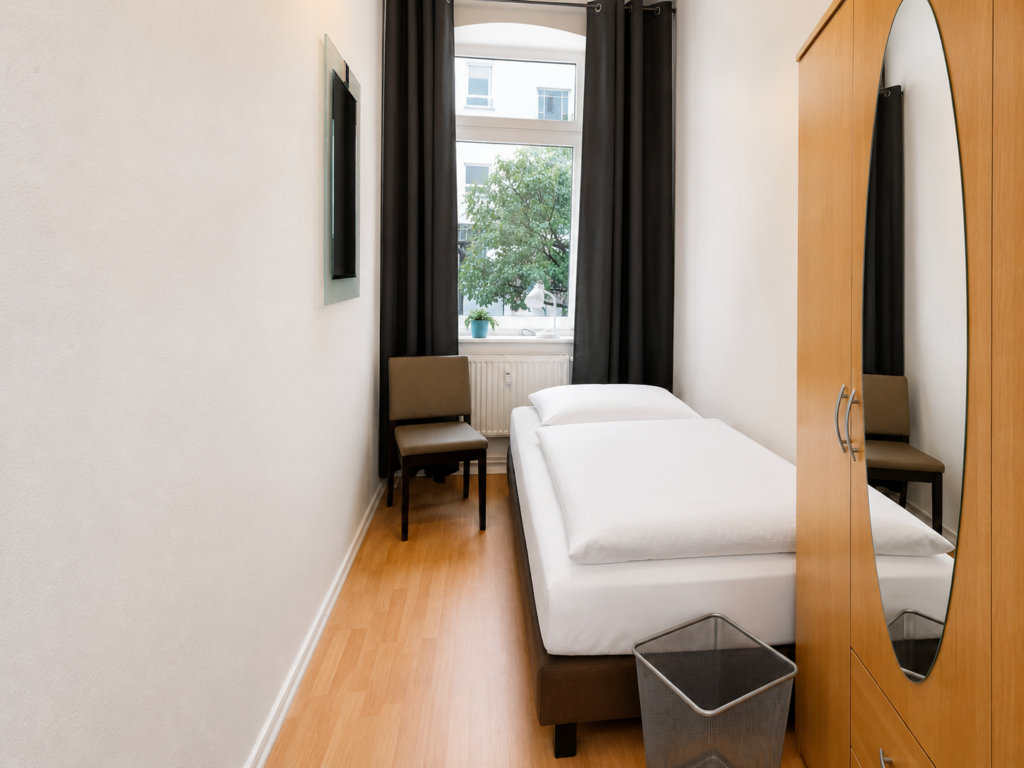 Private Room - Thulestraße, 13189 Berlin I 32-04