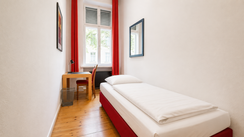 Private Room - Meyerheimstraße, 10439 Berlin I 18-05
