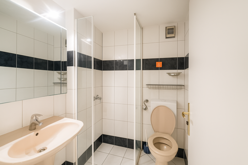 🏡 Bright Shared Room in a Spacious 5-Bedroom Apartment – Adlershof, Berlin (1st Floor) | 501-05/01