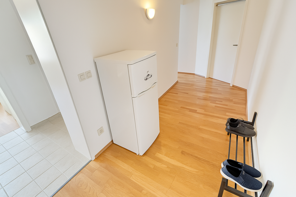 🏡 Bright Shared Room in a Spacious 5-Bedroom Apartment – Adlershof, Berlin (1st Floor) | 501-05/01