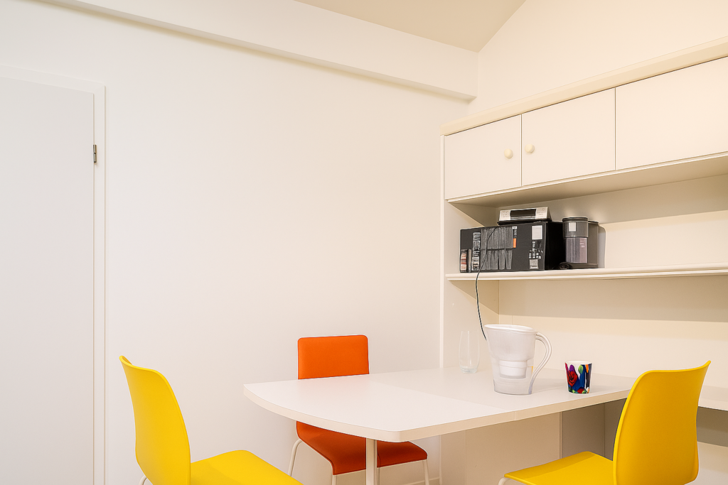 🏡 Bright 2-Person Shared Room in a Top-Floor Apartment – Adlershof, Berlin | 402-01/02