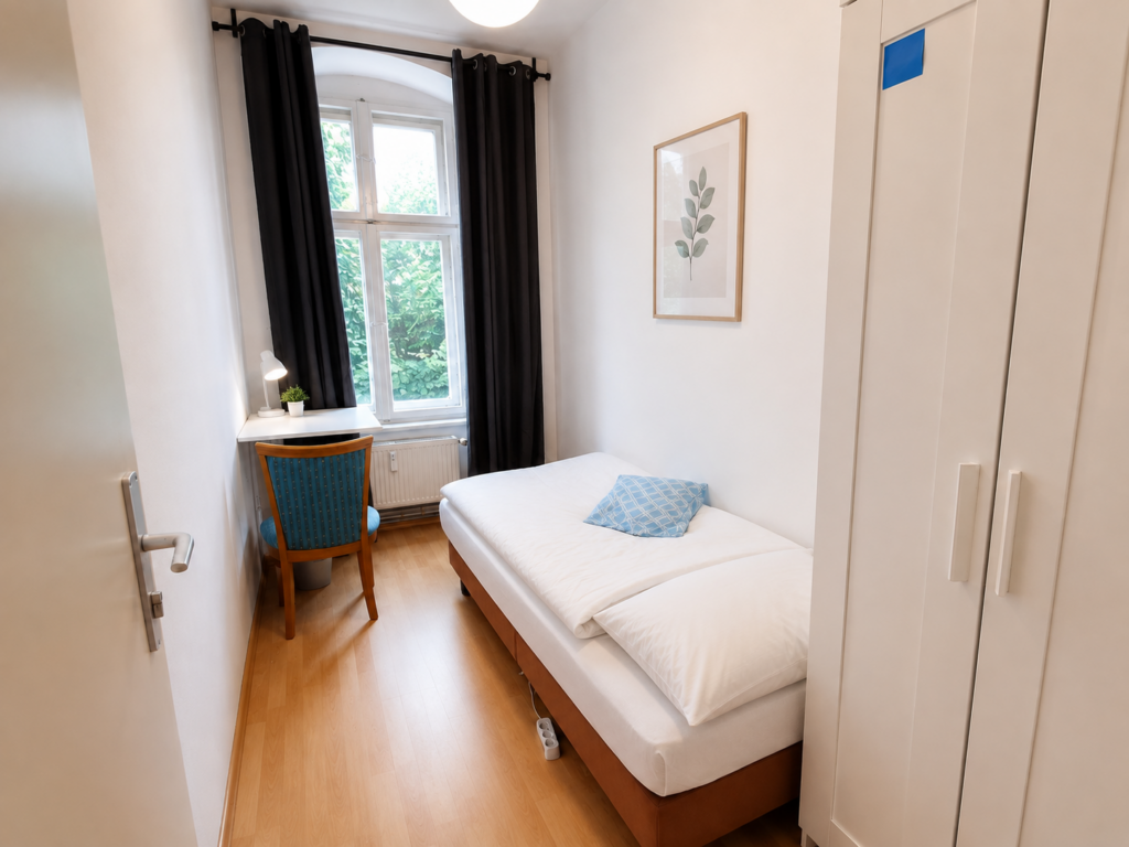 Private Room - Weisestraße, 12049 Berlin I 93-03