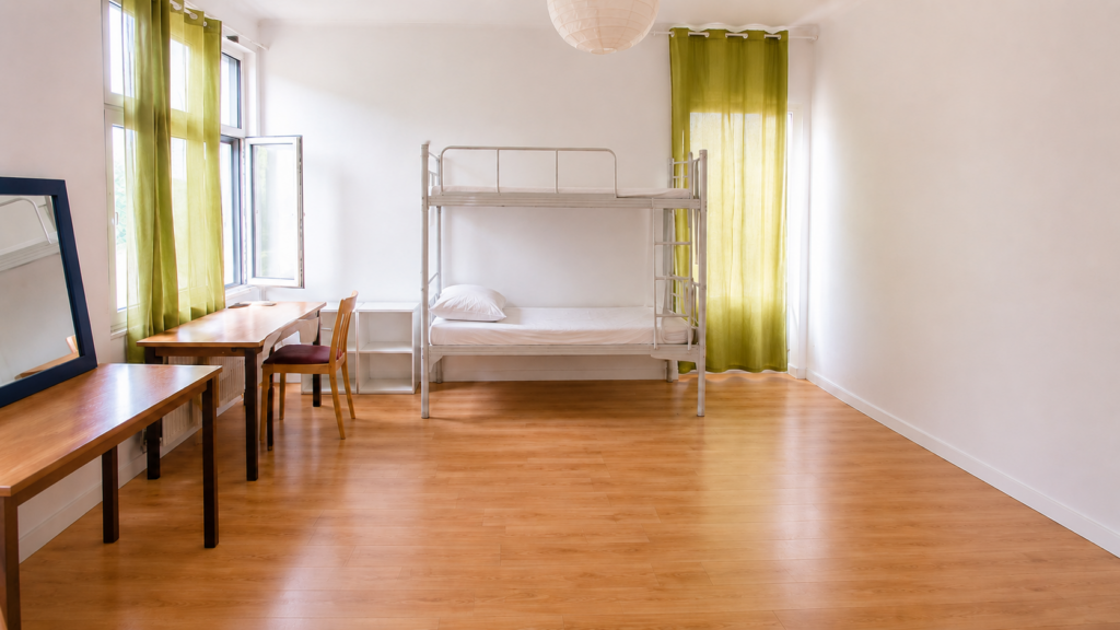 Shared room for three people - Wilsnackerstraße, 10559 Berlin | 2200-05/03
