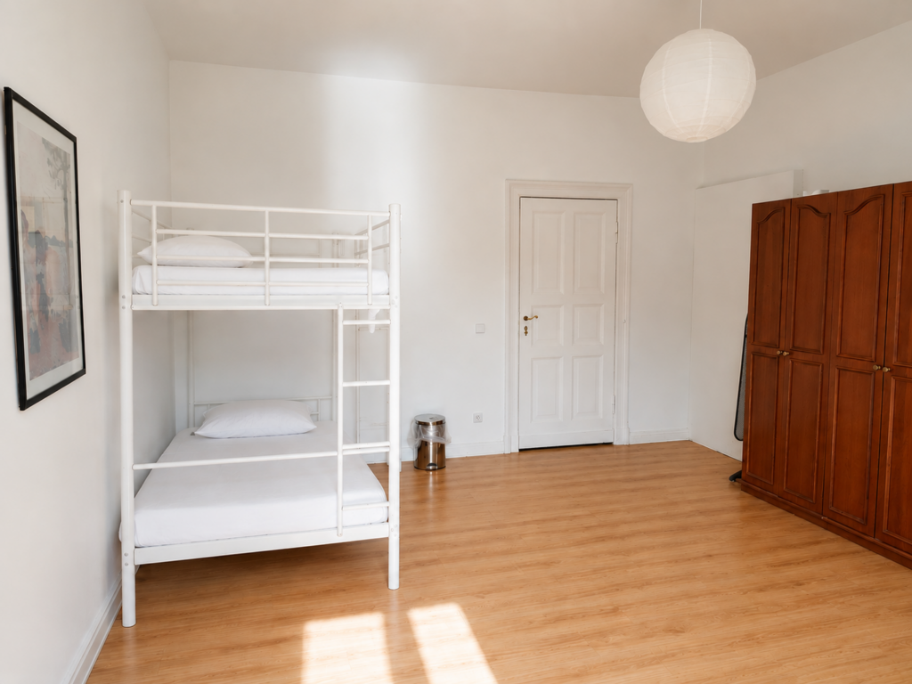 Shared room for three people - Wilsnackerstraße, 10559 Berlin | 2200-05/03