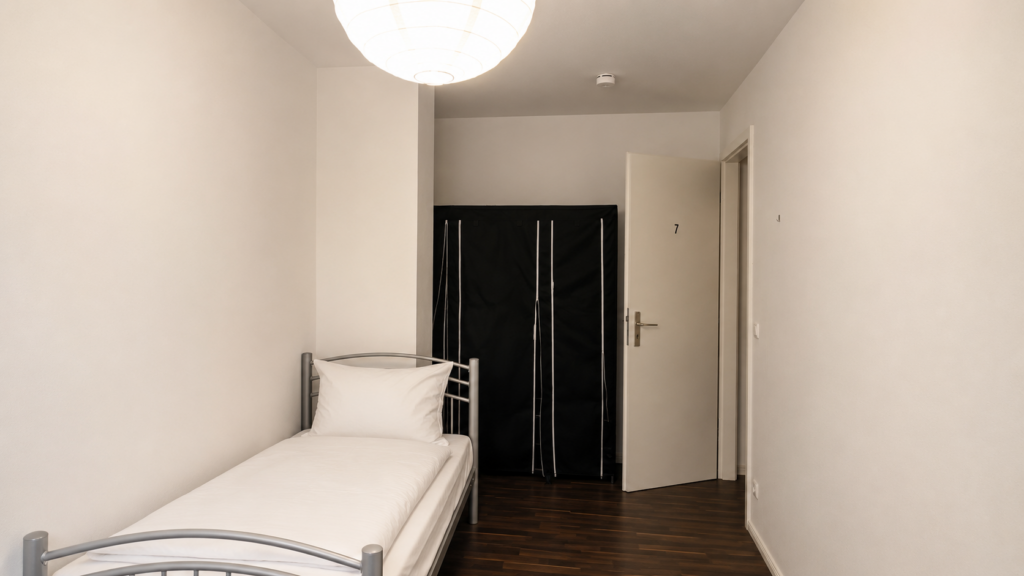 Friends Room for Two – Wilmersdorfer Straße, 10627 Berlin I 161-07/02